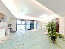 地铁口,平层大四房,自住装修送车位,未住过人,看房方便