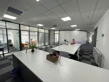 北站 旭辉中心 甲级写字楼410平 一套精装带隔断家具