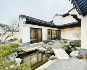青山湖地铁口中式合院,花园160方,小区中间位置,随时看房!