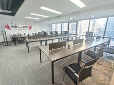 北站金融中心商圈 财富中心 独立半层350平 带隔断家具