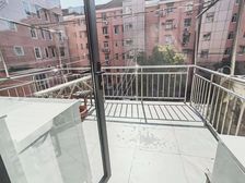 附送超大露台,热销小区,房东出国,精装修家具全送,看房随时!