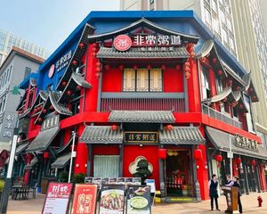 年租金150万,十字路口独栋,临主街,人流必经之路,品牌租户