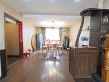 渝中区精装南向五居室 单价仅9327元,超大露台。