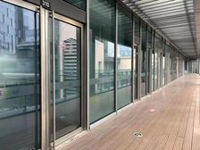 绿地中央广场旺铺出租,可做会所/棋牌/美容/办公等,无中介费