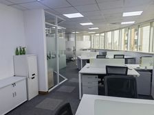 高区电梯口145平米3房间朝南看造币厂苏州河