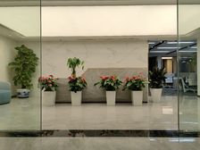 东四十条商圈 中汇广场 精装修带家具 高区户型方正 特价出租