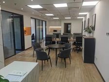 飞洲时代大厦157平米4隔断15工位带全套办公家具