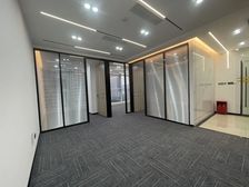 中国凤凰大厦 140平方 全新精装 3个隔间