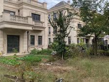 此房为法式独栋毛坯别墅带地下室 天宫庄园旁 环境清幽