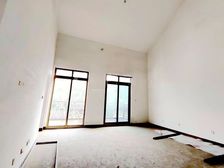 新出毛坯房塑造空间大使用千平.带电梯价可谈.南入户观景位置.