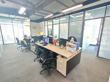 青年大街 金廊沿线 佳兆业中心 精装180平 带隔断家具