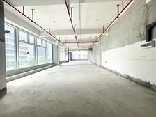 汽车北站附近写字楼餐饮旺铺出租!可一拖二,可做餐饮,无中介费