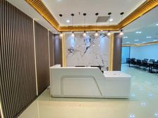 新出房源 升龙广场200平 户型方正 家具可调换 拎包办公