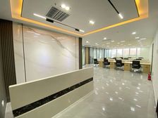 特价好房 绿地之窗300平 电动双开门 全套家具 格局合理!