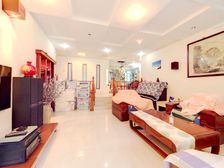 中间楼层,采光充足,全明户型,有装修,带暖气,南北向