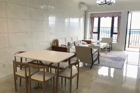 中信富春山居 家私电器齐全 低价出租 随时看房 可拎包入住