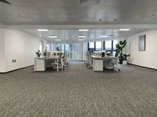 珠实同创 区庄地铁口 豪华装修 自带露天阳台 给价就租