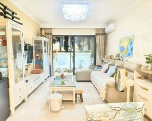 万科金色城市,97平三房两卫,满五唯一,急售239万