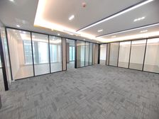 UCC写字楼339 租金16000 精装好 可直接办公