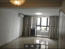 万达广场 星光耀中层复式两层 带装修 总价46万 诚意出售。