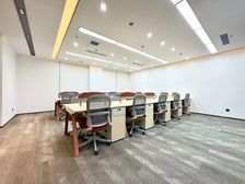 东单商圈 华丽大厦 精装修带家具 高区正对电梯 户型方正