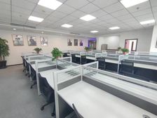 开发商直租 精装带隔断家具 正对电梯口 邻地铁 含发票