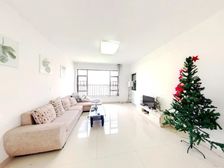 业主诚心出售,房子产权清晰,中间楼,随时可以交易。