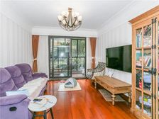 低楼层 出行方便 南北通透 明卫 附带产权车位 私享小区花园