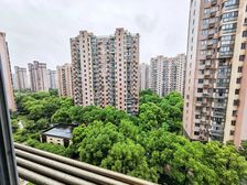 新出三居,两梯两户,南北通透,地铁口500米,精装修拎包可住
