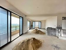 绿地国际博览城海珀九 4室2厅3卫 毛坯 378万元