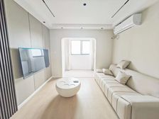 新上,155万 精装修30w全送,从未住人了,拎包住,视野棒