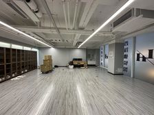 把角位置临街 适合美容美发 直播 名表手机维修 国贸建外地铁