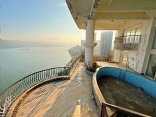 业主急售 顶层复式 实用1000平 前后大花园 看山看海