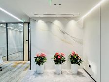 地铁口 正东看央视 318平4元 精装带家具 车位保洁