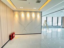 亚新广场,品质楼盘,新装修300平西南双面采光,可配具