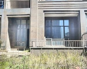 新挂牌 联发君悦湖 联排别墅 带电梯井 前后花园 视野采光好