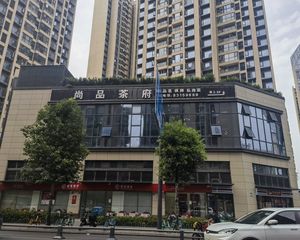 业主缺钱,东郊记忆旁6米层高临街商铺 394平200万即购
