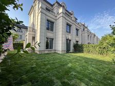 小区有多套各户型税费各付房源在卖,都是边套大花园,看房随时