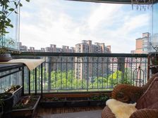 精装修141.62平3室,环境,交通,购物都有一定优势!