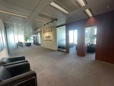 甲级写字间 精装带隔断 南向 地铁口 布局合理 拎包办公