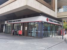 捡漏了!二环地铁口(中国银行)年租20万,品牌商家,值得信赖