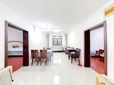 鼓楼区,地铁口,精装修中间楼层,采光刺眼。