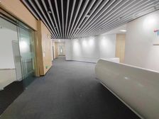 回龙观900平米,精装修可注册,正对电梯四面采光,带大会议室