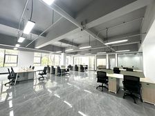 南城总部基地570平写字楼急租!全新豪装6个大隔间!家私全齐
