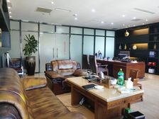 台商大厦高楼层335平豪装写字楼急租!电梯口家私全齐!便宜租