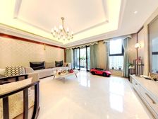 华润金悦湾大平层,装修保养好。中楼层采光很好,电梯独立入户!