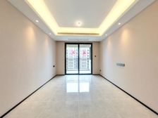 次新小区,全新未住,精致两房,双地铁口,随时看。