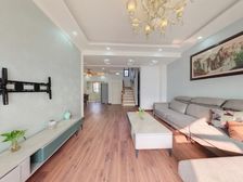 河景房 叠加别墅 位置好 精装 含车位一个