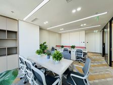 朝外SOHO 175平正对电梯 精装带家具24周六日空调