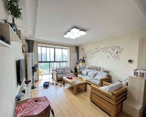 新上 南北通透,大三房,两房南 小区中心位置,采光充足,